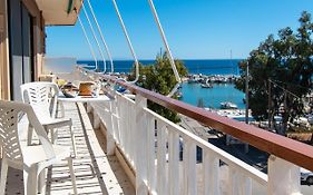 Lavish & Spacious Apt With Stunning Seaview, 10 Min Ath Airport